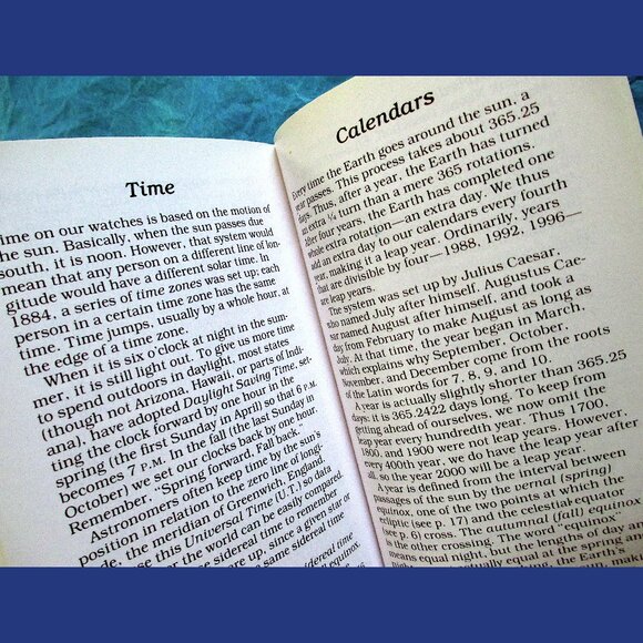 Book - Astronomy: A Peterson Field Guide - Picture 9 of 13